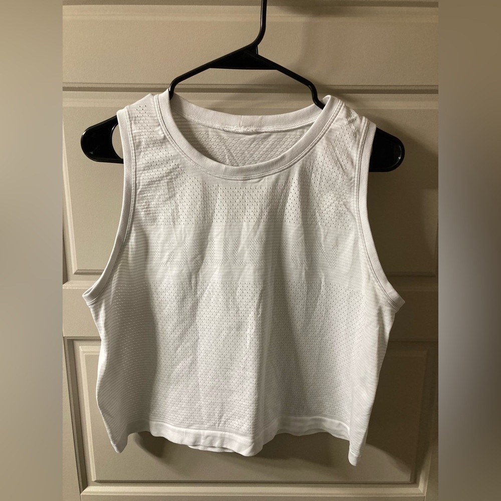 Lululemon cropped muscle tank size 8